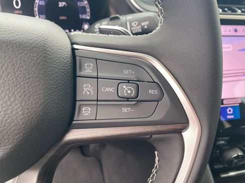 New 2025 Jeep Grand Cherokee Limited w/ Luxury Tech Group II image 18