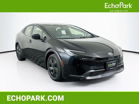 Used 2025 Toyota Prius LE FWD image 1