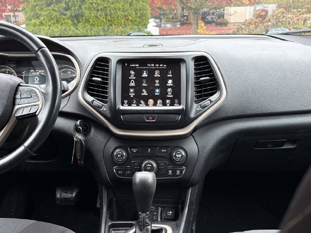 Used 2016 Jeep Cherokee Latitude w/ Comfort & Sound Group FWD image 10