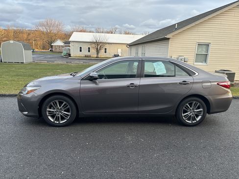 Used 2017 Toyota Camry SE image 7