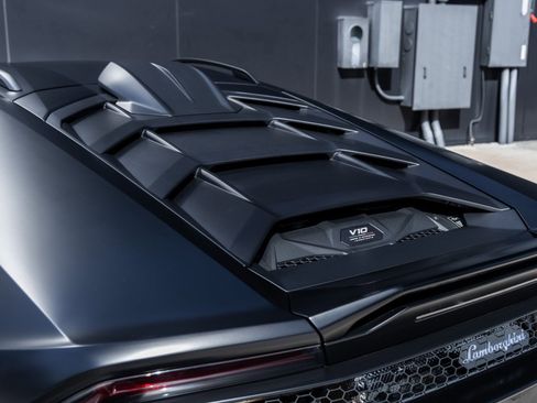 Used 2024 Lamborghini Huracan Sterrato image 16