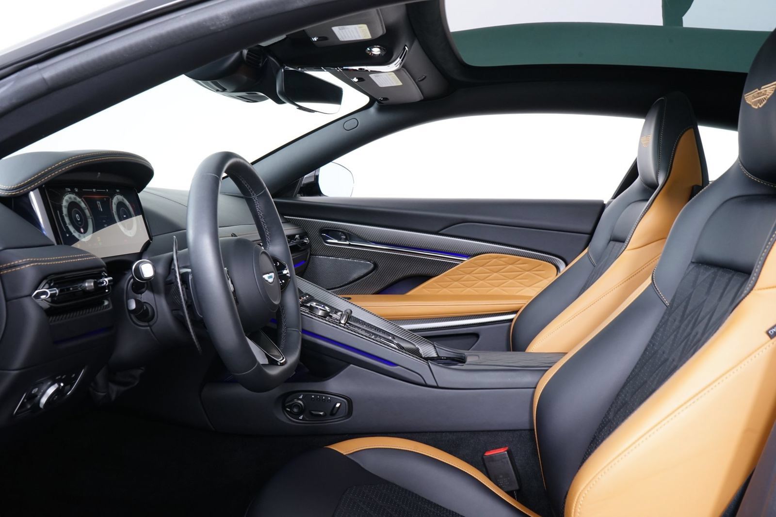 Used 2026 Aston Martin DB12 Coupe RWD image 5