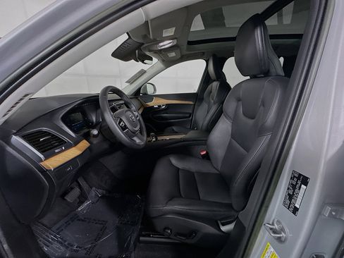 Used 2023 Volvo XC90 B6 Core image 12
