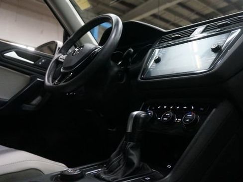 Certified 2021 Volkswagen Tiguan SE w/ Panoramic Sunroof Package image 54