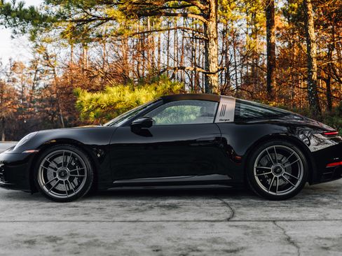 Used 2022 Porsche 911 50th Anniversary Edition w/ Extended Leather Package AWD/4WD image 10