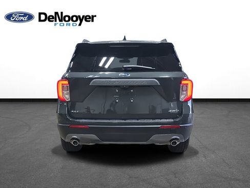 Used 2023 Ford Explorer XLT w/ Equipment Group 202A image 8