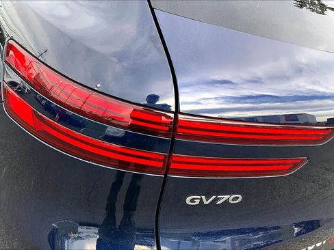 Used 2022 Genesis GV70 3.5T Sport w/ Sport Advanced Package AWD/4WD image 29