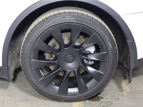 Used 2023 Tesla Model Y Long Range AWD/4WD image 38