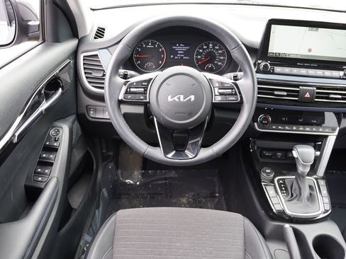 Certified 2023 Kia Seltos S w/ Navigation Package image 18