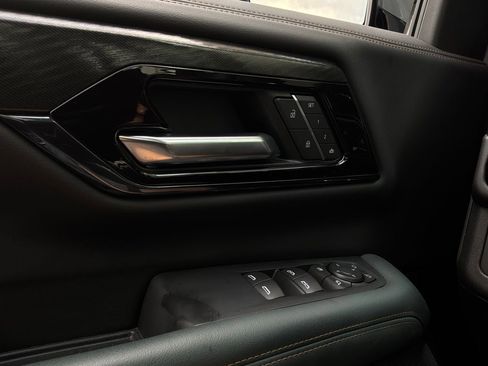 Used 2025 GMC Yukon AT4 w/ AT4 Premium Package AWD/4WD image 27