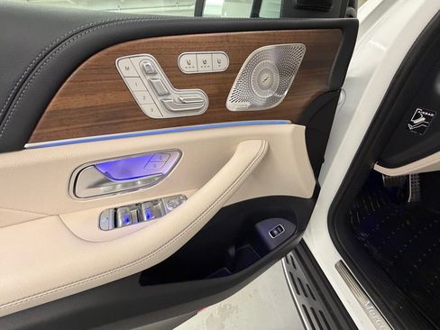 New 2026 Mercedes-Benz GLS 580 4MATIC image 14