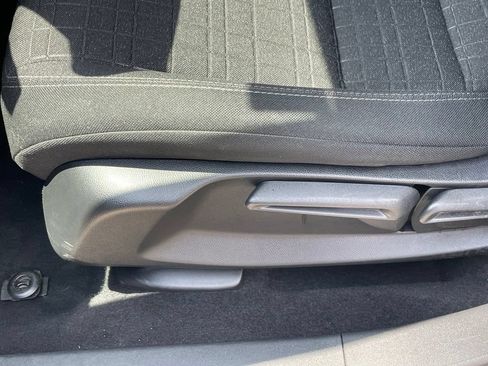 Used 2025 Honda HR-V LX image 10