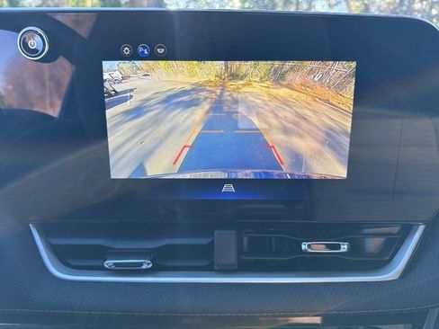 Used 2026 Chevrolet Equinox LT image 17