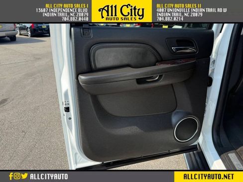 Used 2009 GMC Yukon XL Denali RWD image 11