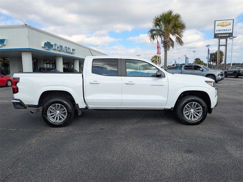 Used 2024 Chevrolet Colorado LT w/ LT Convenience Package image 3