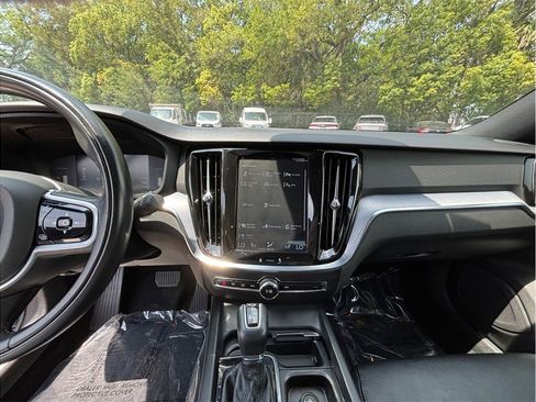 Used 2019 Volvo S60 T6 Momentum AWD/4WD image 11