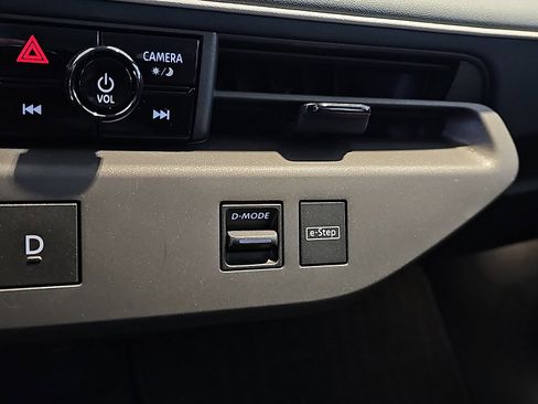 New 2026 Nissan Leaf Platinum+ w/ Cargo Package (Platinum+) image 16