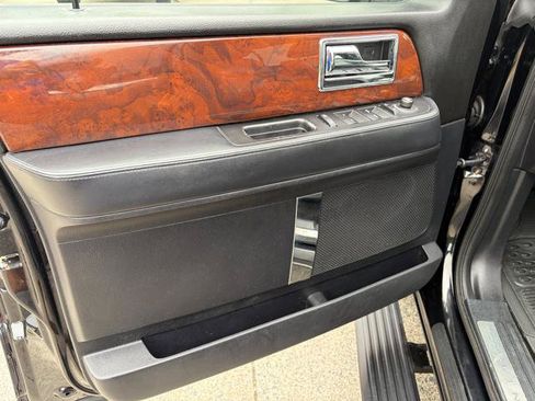 Used 2016 Lincoln Navigator Select AWD/4WD image 33