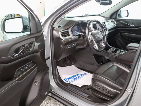 Used 2023 GMC Acadia SLT w/ Technology Package FWD image 3
