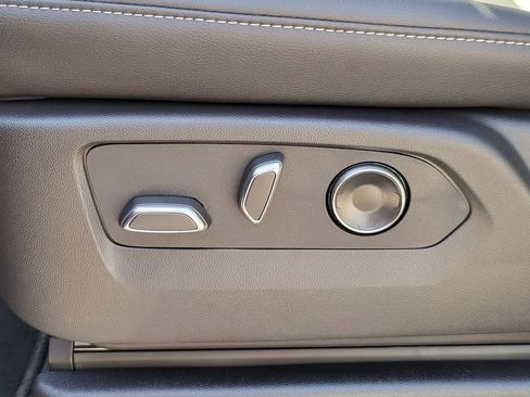 New 2025 Cadillac Escalade Luxury image 12