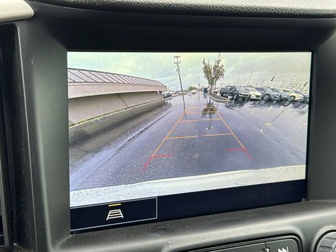 Used 2024 GMC Terrain SLT image 19