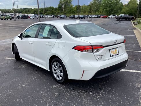 Certified 2025 Toyota Corolla LE FWD image 3