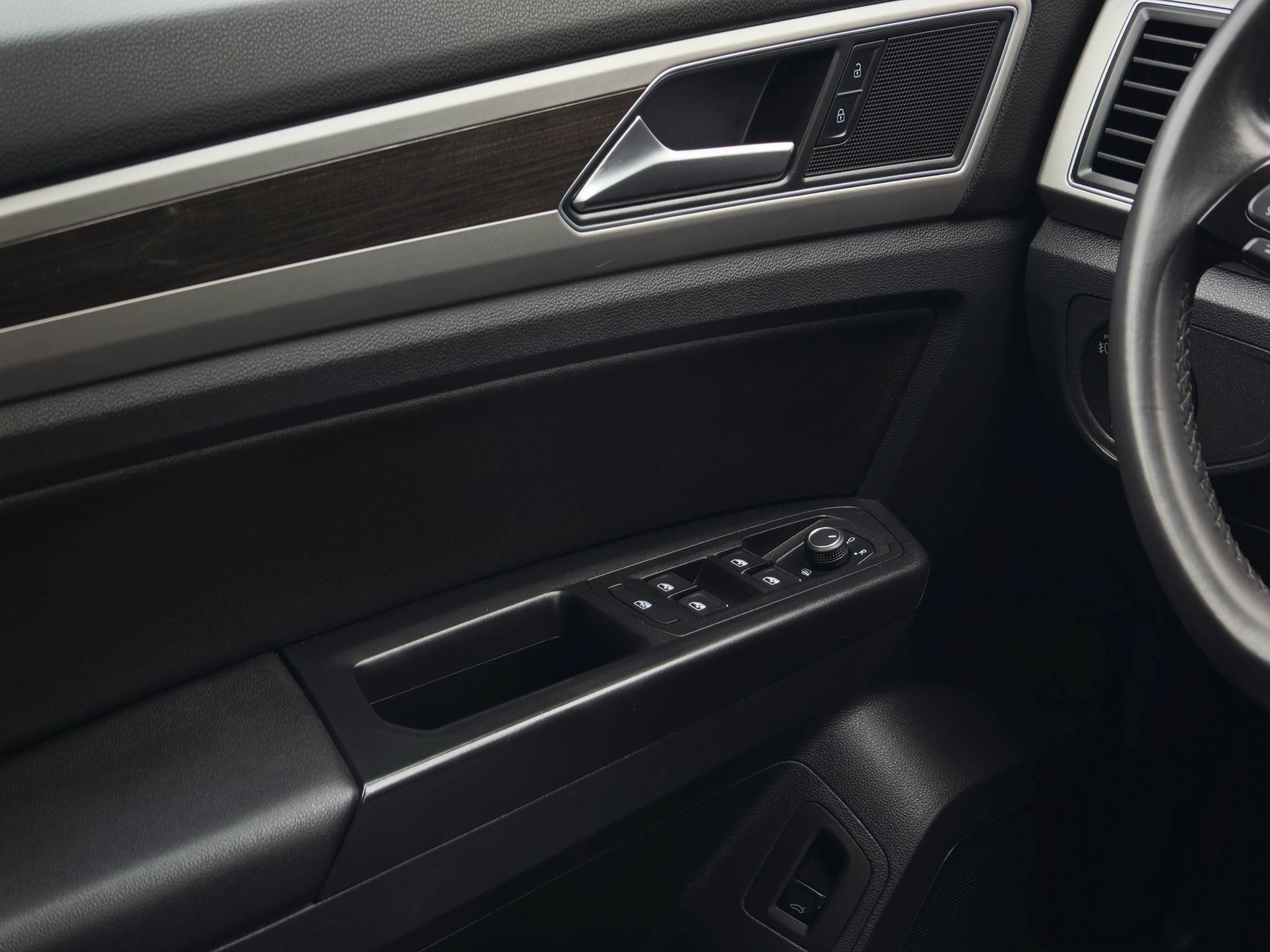 Used 2019 Volkswagen Atlas SE AWD/4WD image 16