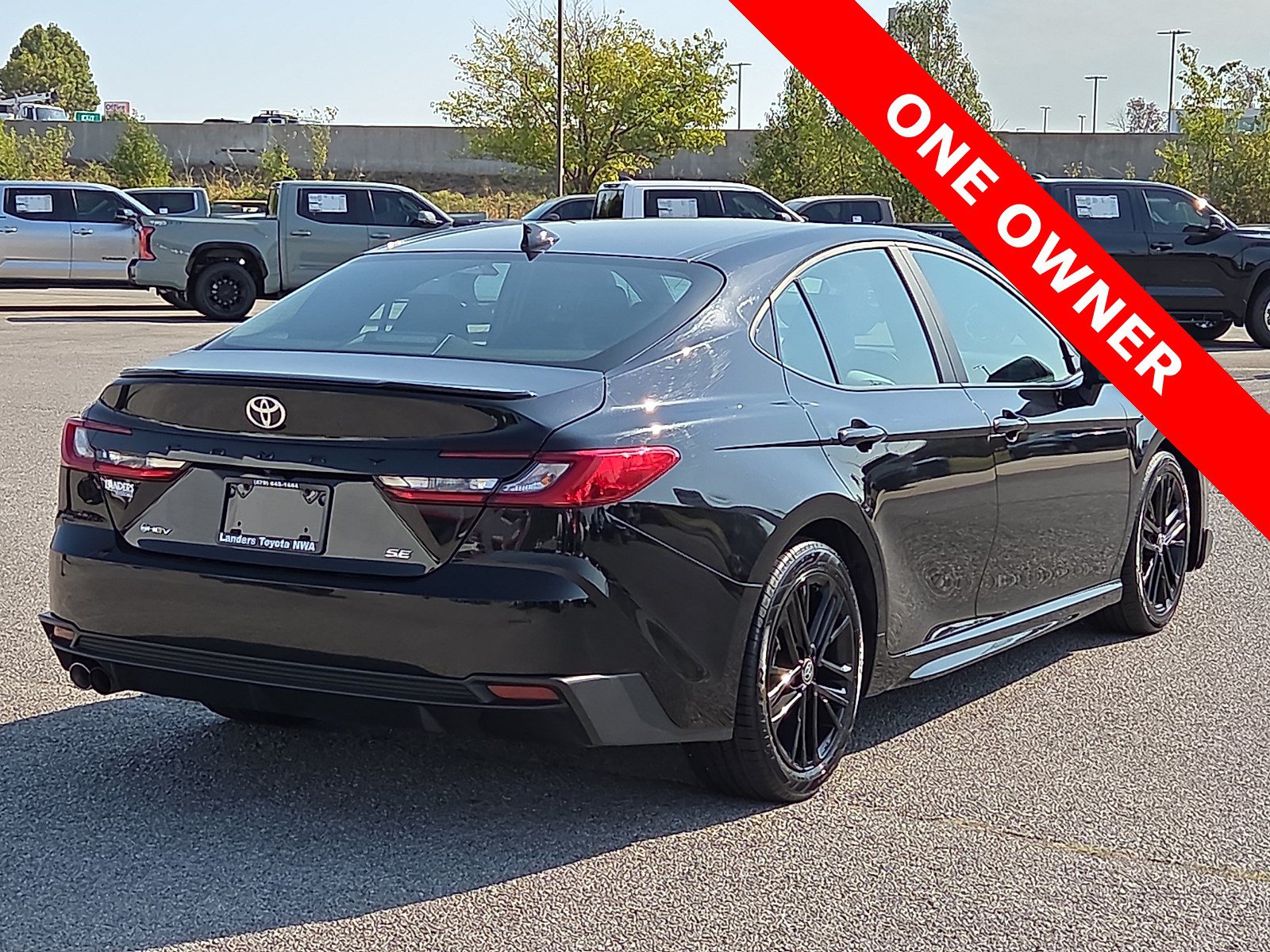 Used 2025 Toyota Camry SE FWD image 5