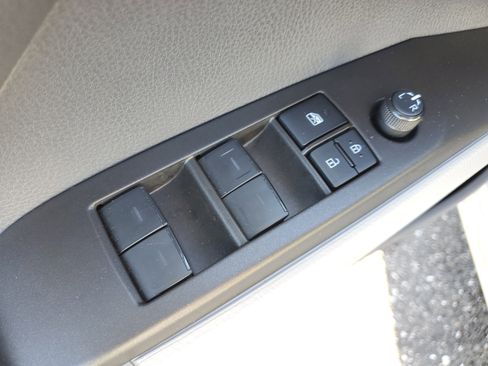 Certified 2022 Toyota Camry SE image 18