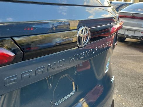 Used 2024 Toyota Grand Highlander XLE image 5