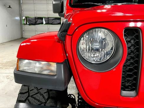 Used 2020 Jeep Gladiator Sport image 40