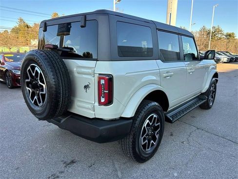 Used 2025 Ford Bronco Outer Banks image 3