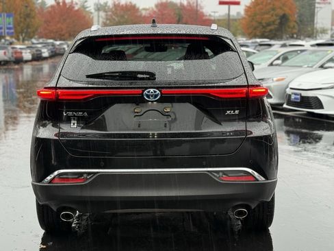 Certified 2023 Toyota Venza XLE image 6