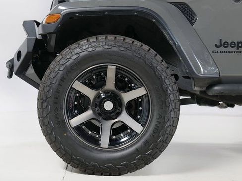 Used 2022 Jeep Gladiator Sport image 33