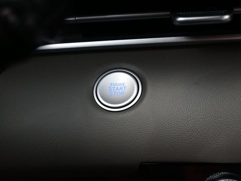 Certified 2025 Hyundai Elantra Sport image 21