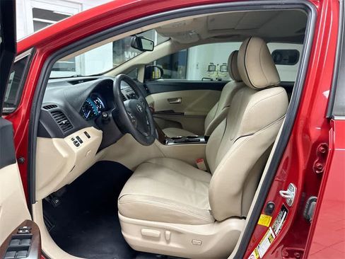 Used 2012 Toyota Venza XLE image 17