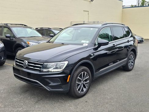 Used 2020 Volkswagen Tiguan SE w/ Panoramic Sunroof Package AWD/4WD image 3
