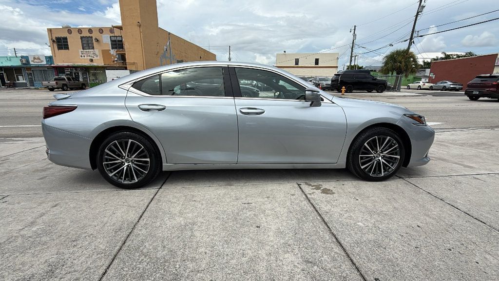 Used 2023 Lexus ES 300h w/ Premium Package FWD image 15