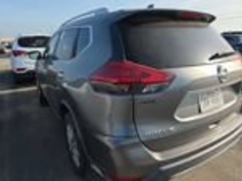 Used 2018 Nissan Rogue SV FWD image 4