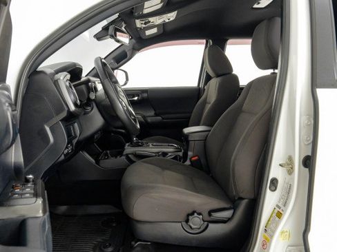 Used 2018 Toyota Tacoma TRD Off-Road w/ Technology Package AWD/4WD image 35
