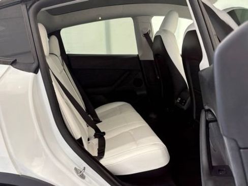 Used 2024 Tesla Model Y 2WD image 25