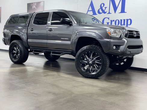 Used 2015 Toyota Tacoma 4x4 Double Cab w/ TRD Off-Road Package image 3