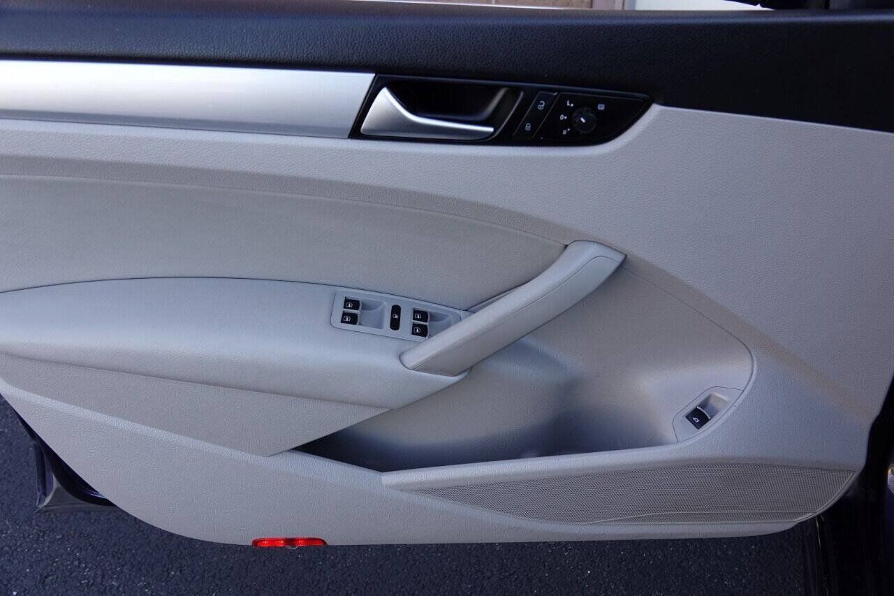 Used 2012 Volkswagen Passat 2.5 SE FWD image 54