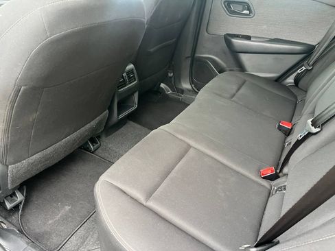 Used 2023 Nissan Rogue S FWD image 30