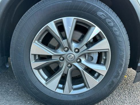 Used 2018 Nissan Murano S image 17