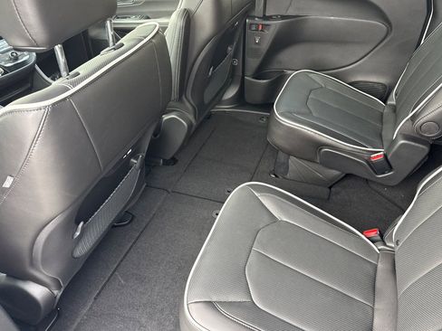 New 2027 Chrysler Pacifica Limited AWD/4WD image 11