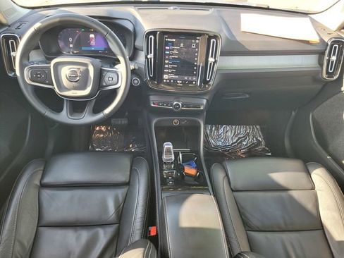 Used 2023 Volvo XC40 B5 Plus image 16