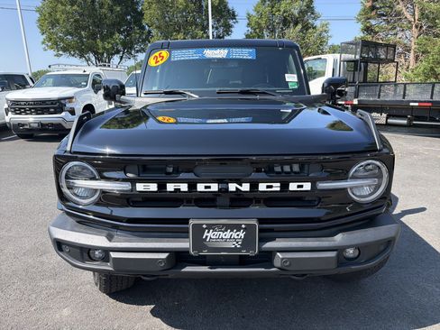 Used 2025 Ford Bronco Outer Banks AWD/4WD image 3