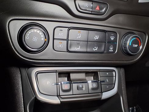 Used 2023 GMC Terrain SLE w/ Elevation Edition image 22