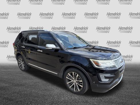 Used 2017 Ford Explorer Platinum image 2